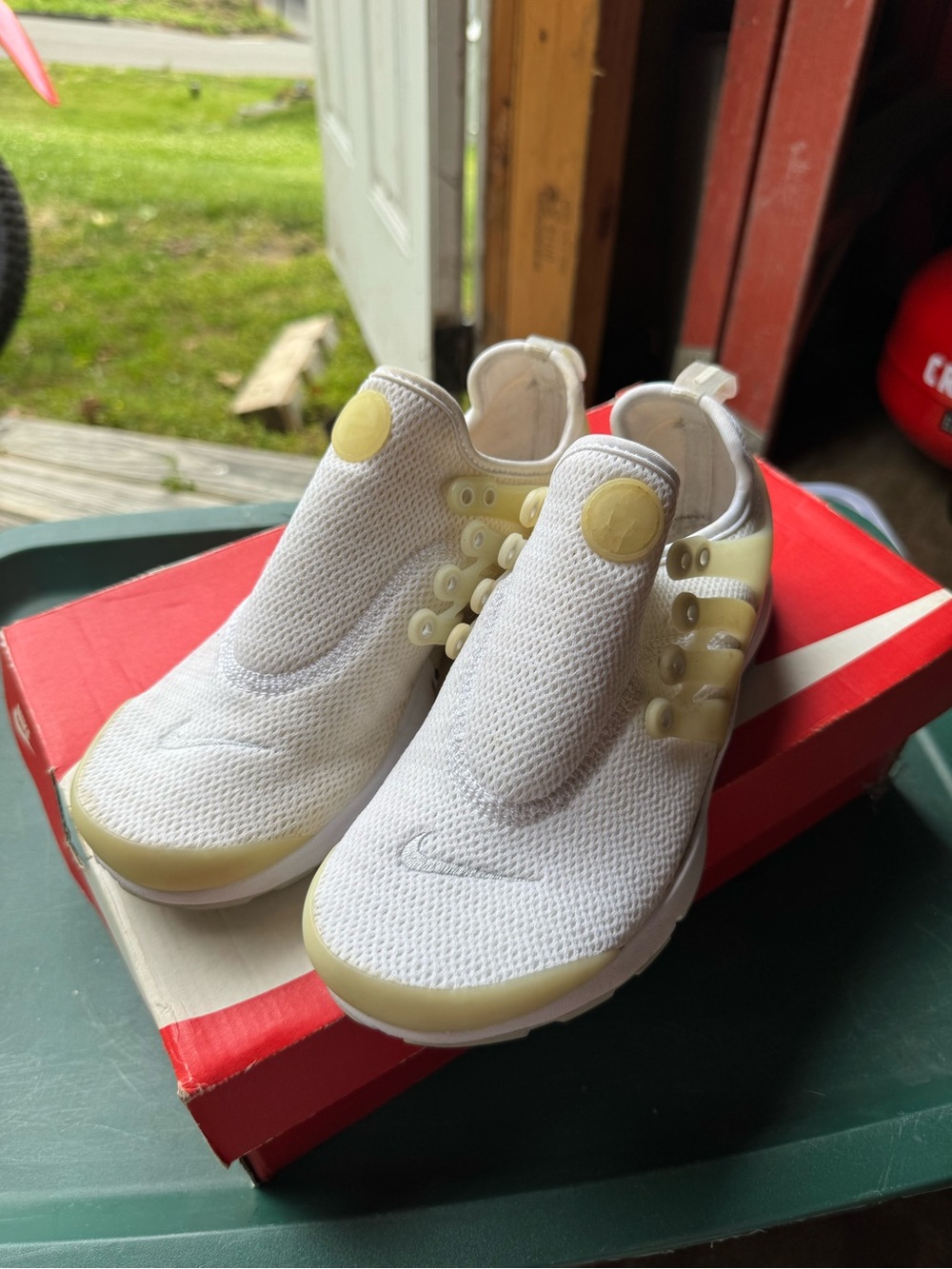 Nike prestos' White Slip-On Athletic Shoes with Pale Yellow Accents
